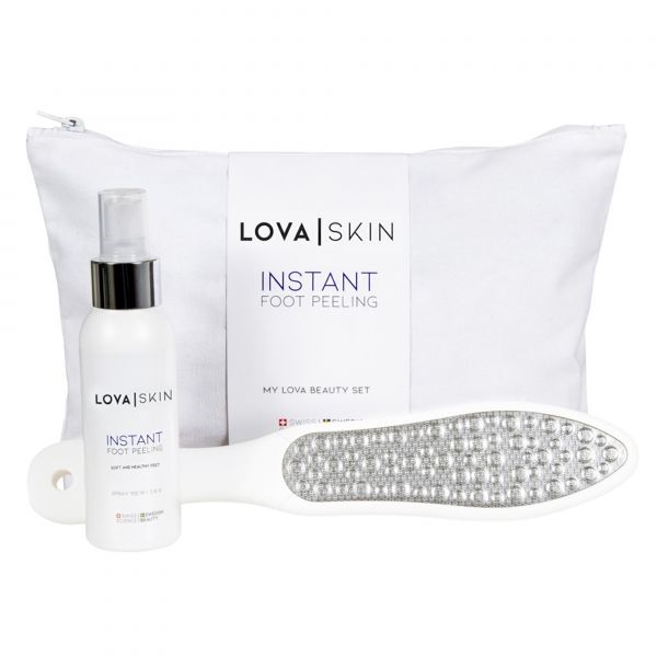 Instant Foot Peeling Kit er det perfekte hjemme-spa kitet for behandling av føttene hjemme